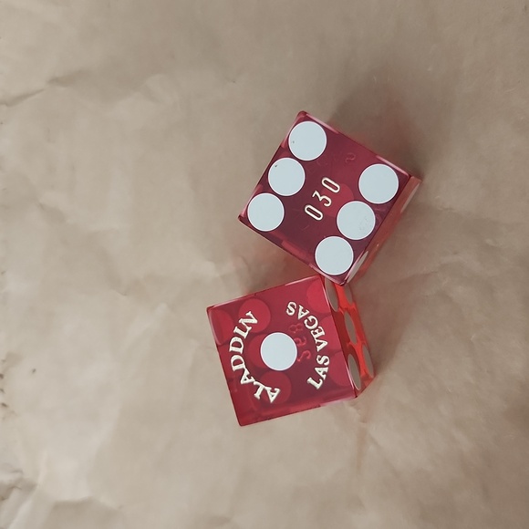 Vintage Aladdin Casino Las Vegas dice red - Picture 1 of 4